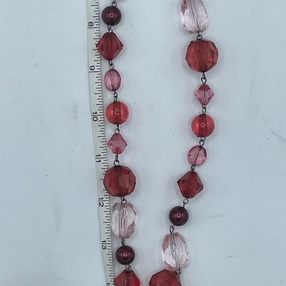“FACTED BURGUNDY AND PINK BEADED NECKLACE”. Costume Jewelry. - Picture 7 of 7